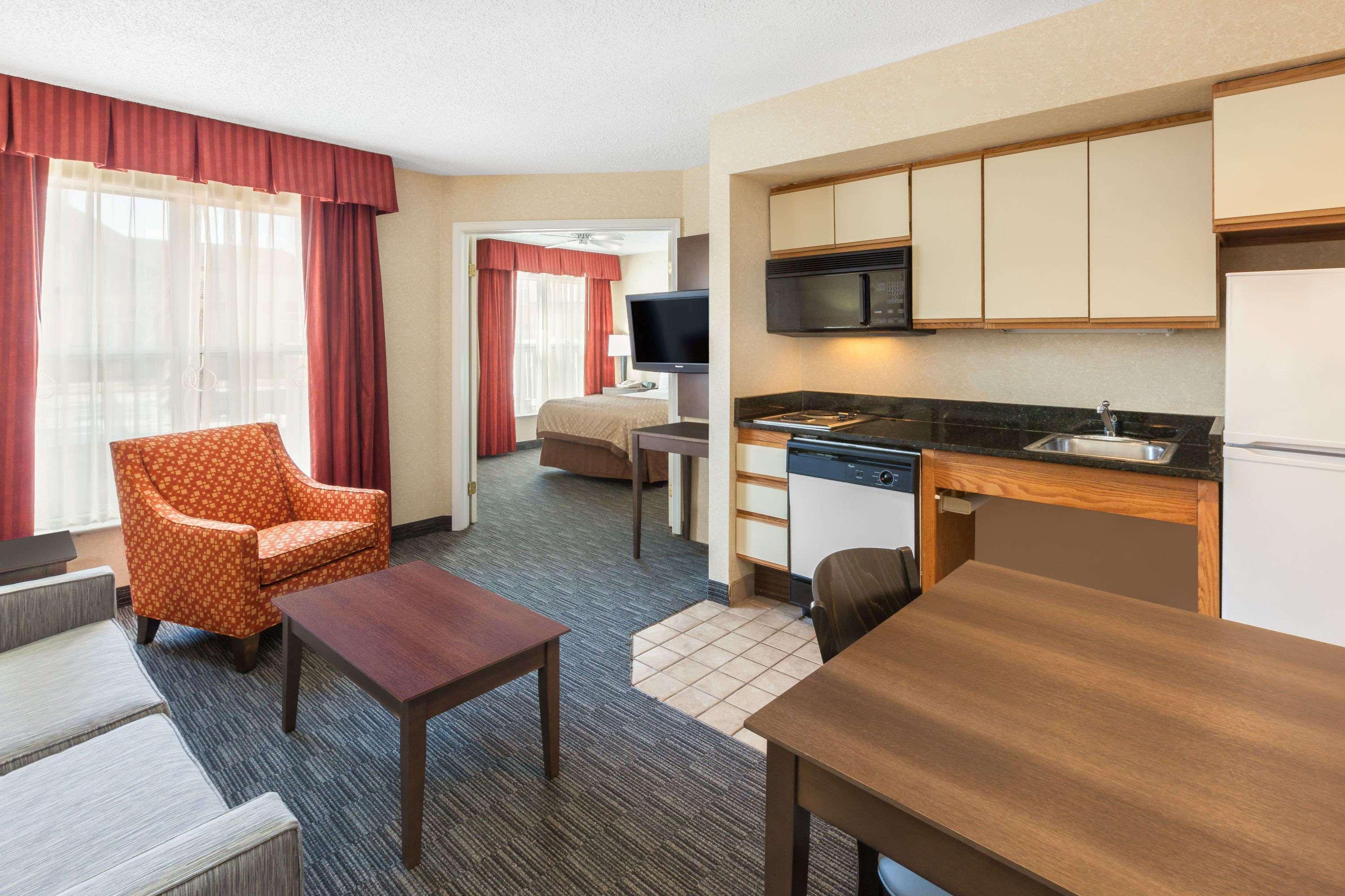 Affordable Suites Of America Detroit-Warren Eksteriør bilde