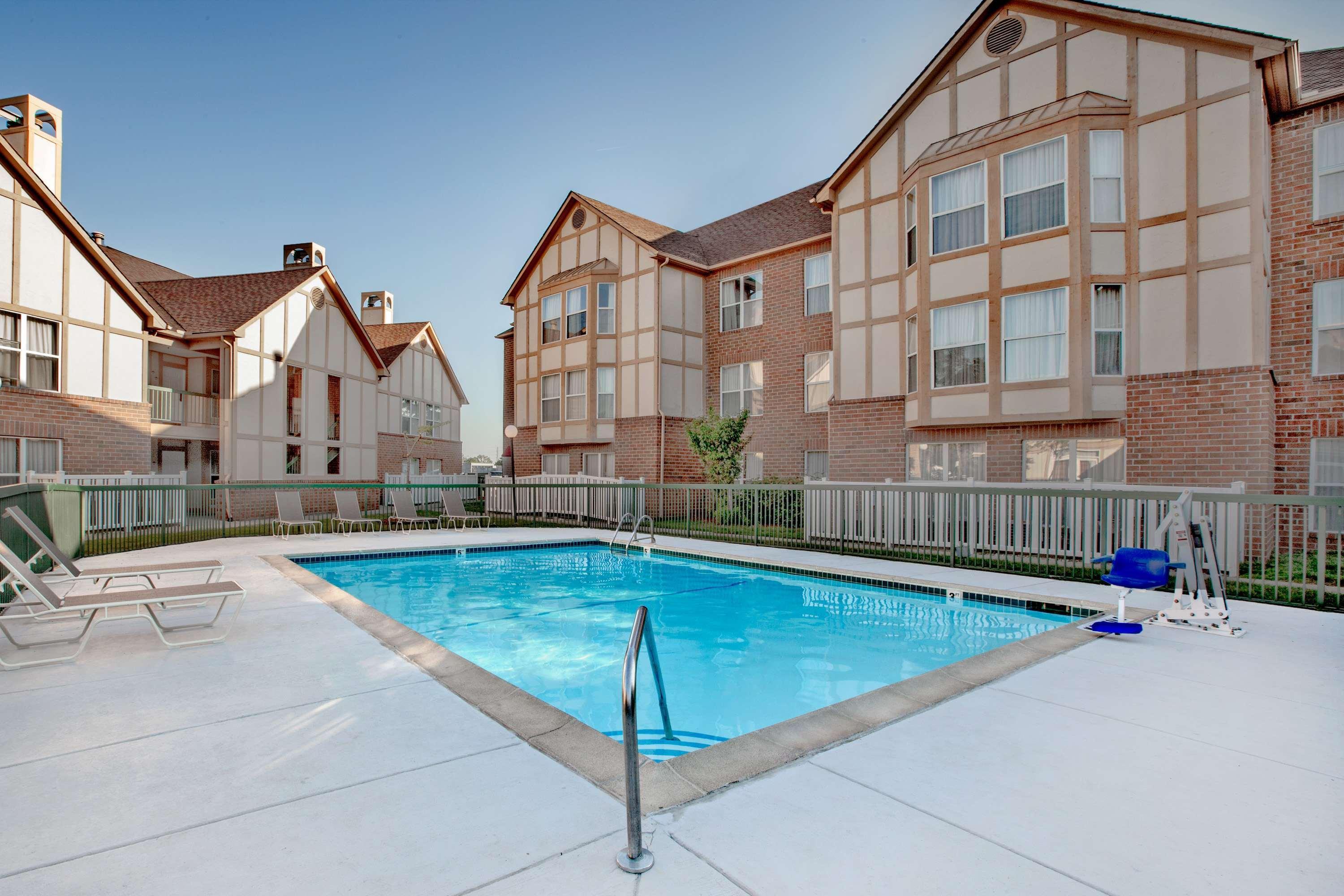 Affordable Suites Of America Detroit-Warren Eksteriør bilde